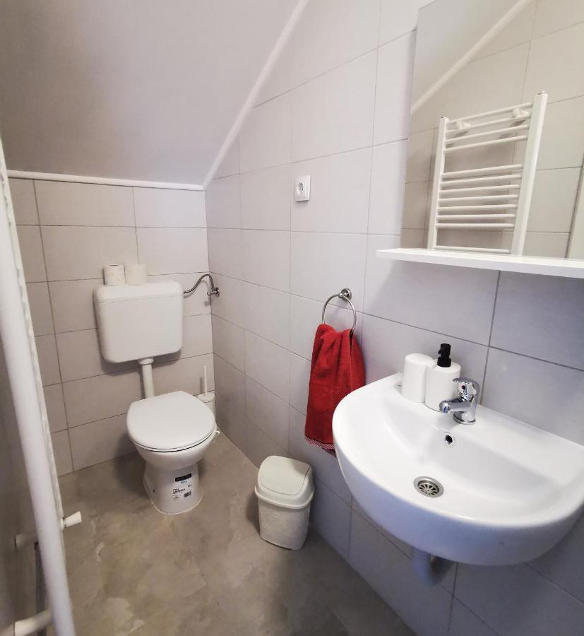 Vila Julija - Apartment & Rooms Otočac Εξωτερικό φωτογραφία