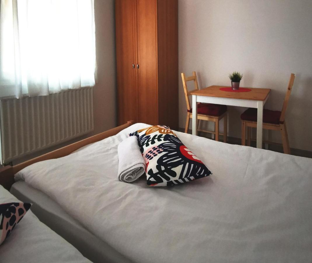 Vila Julija - Apartment & Rooms Otočac Εξωτερικό φωτογραφία