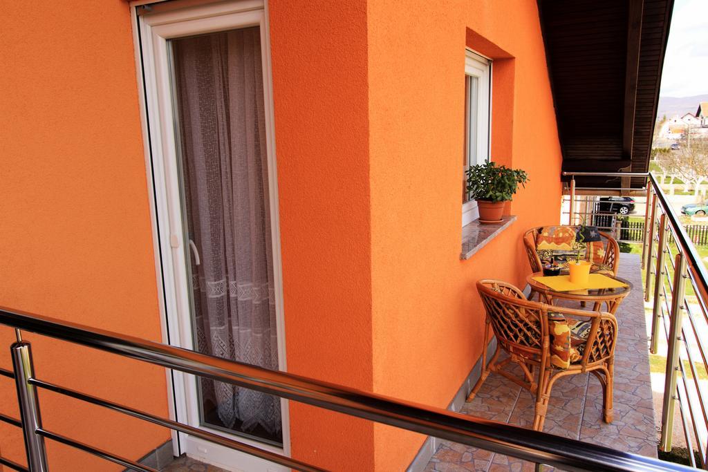 Vila Julija - Apartment & Rooms Otočac Δωμάτιο φωτογραφία